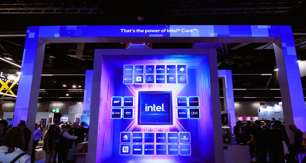 Intel Messestand auf der embedded world in Nürnberg mit LED-Videowand
